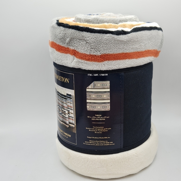 Pendleton aztec boho design fleece throw blanket 50" by 70" - Picture 5 of 13